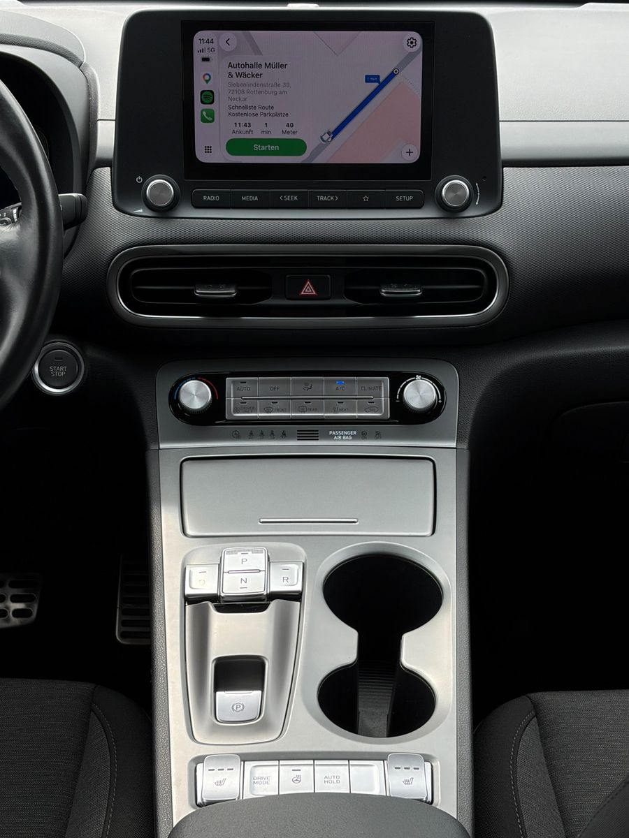 Fahrzeugabbildung Hyundai KONA E Select ACC PDC CAM SHZ LKAS CarPlay