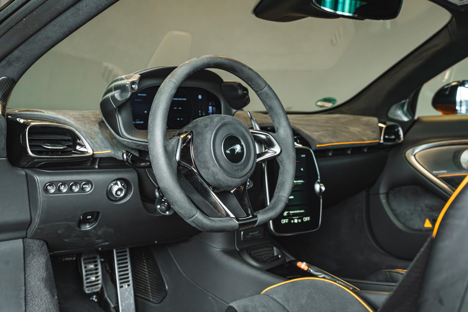 McLaren Artura SPIDER + ALCANTARA + BOWERS & WILKINS