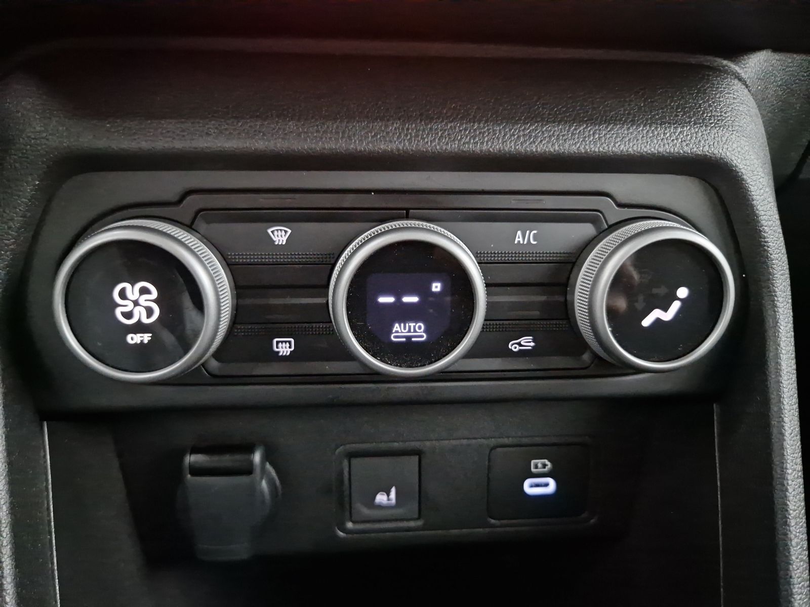 DACIA Sandero Stepway ECO-G 100 Extreme+ Navi – Bild 18