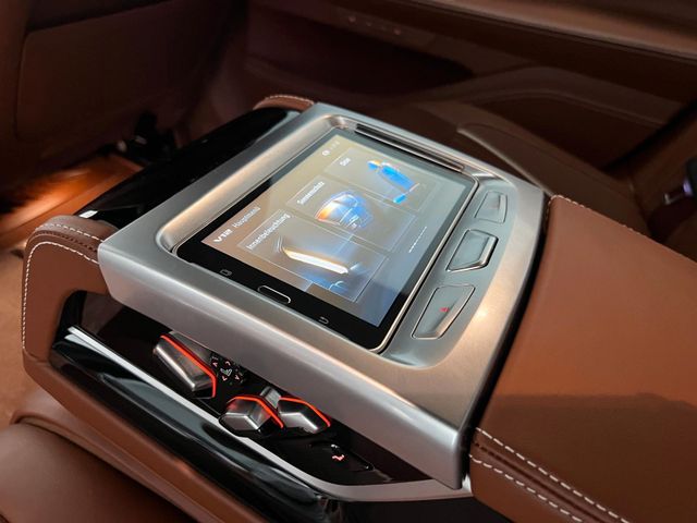 BMW M760Li V12 xDr *Pano-SkyLounge*NightVis.*B&W*TV*