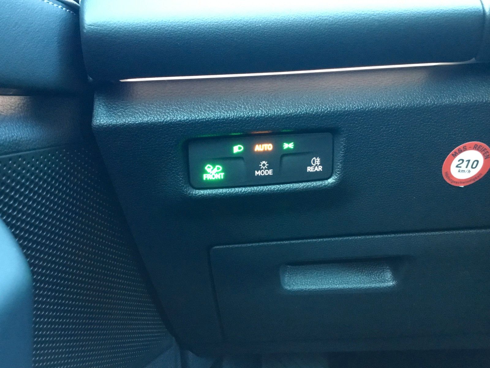 Fahrzeugabbildung Volkswagen Tiguan 1.5 eTSI DSG Elegance+360°+MatrixLED+AHK