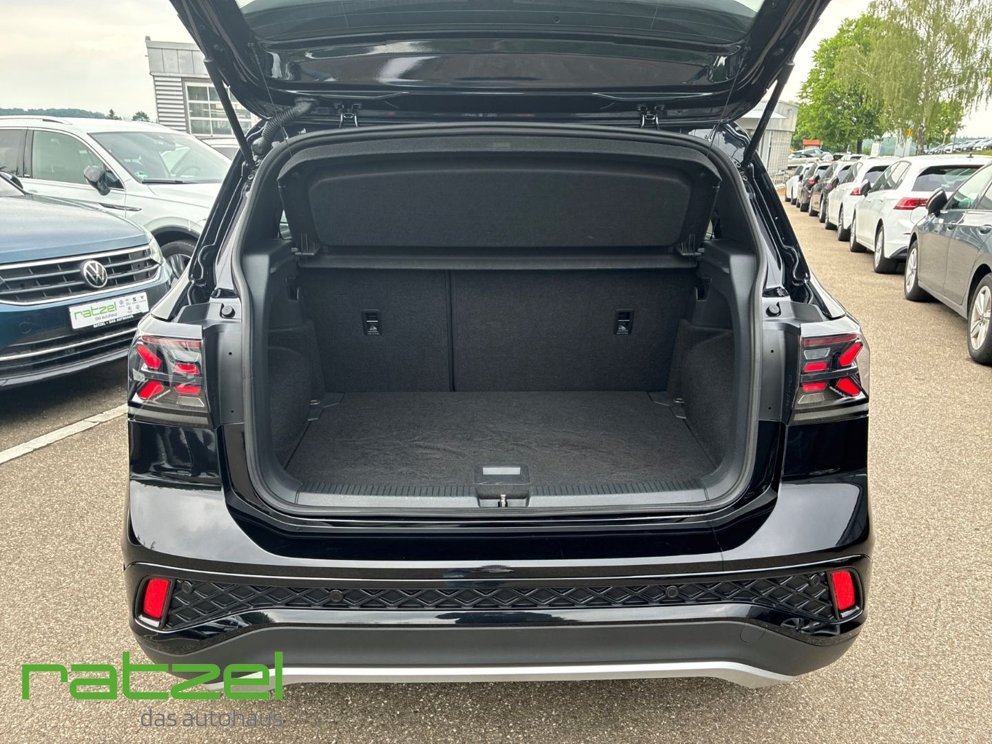Fahrzeugabbildung Volkswagen T-Cross R-Line 1.0 l TSI IQ Light Lane Assist Ei