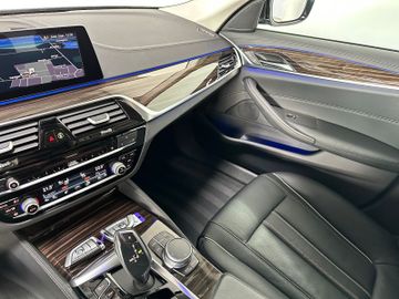 Fahrzeugabbildung BMW 540i xD LuxuryLine ACC Kamera HUD DAB HiFi Alarm