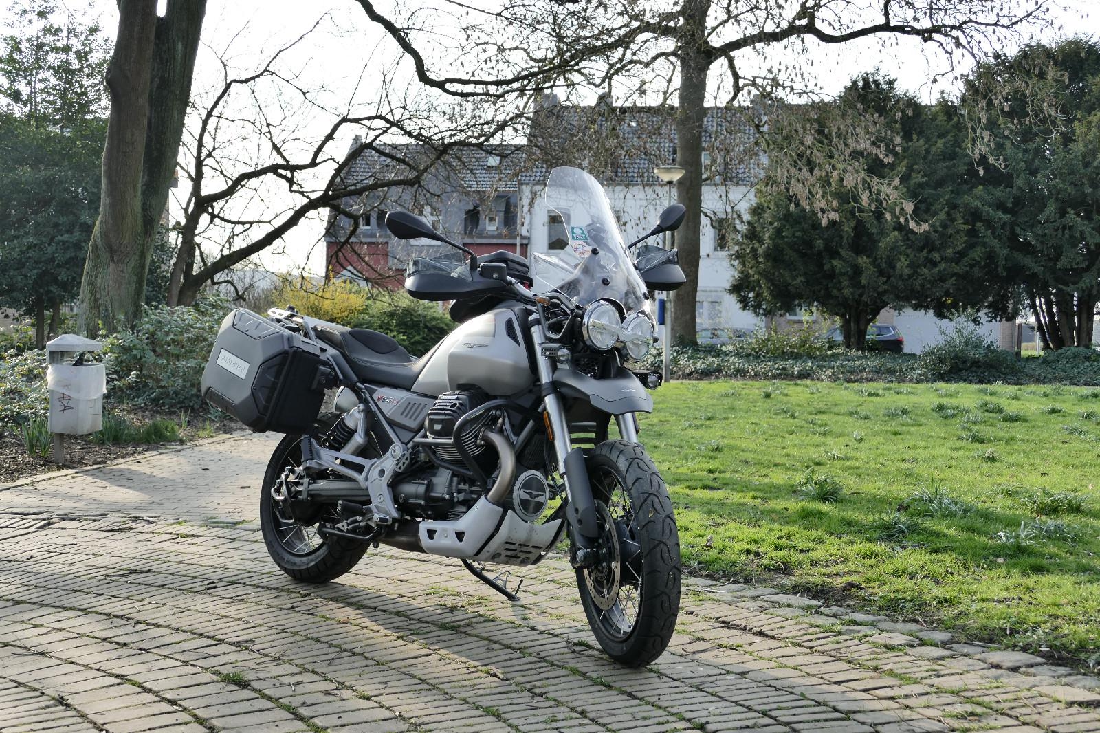 Moto Guzzi V 85 Travel