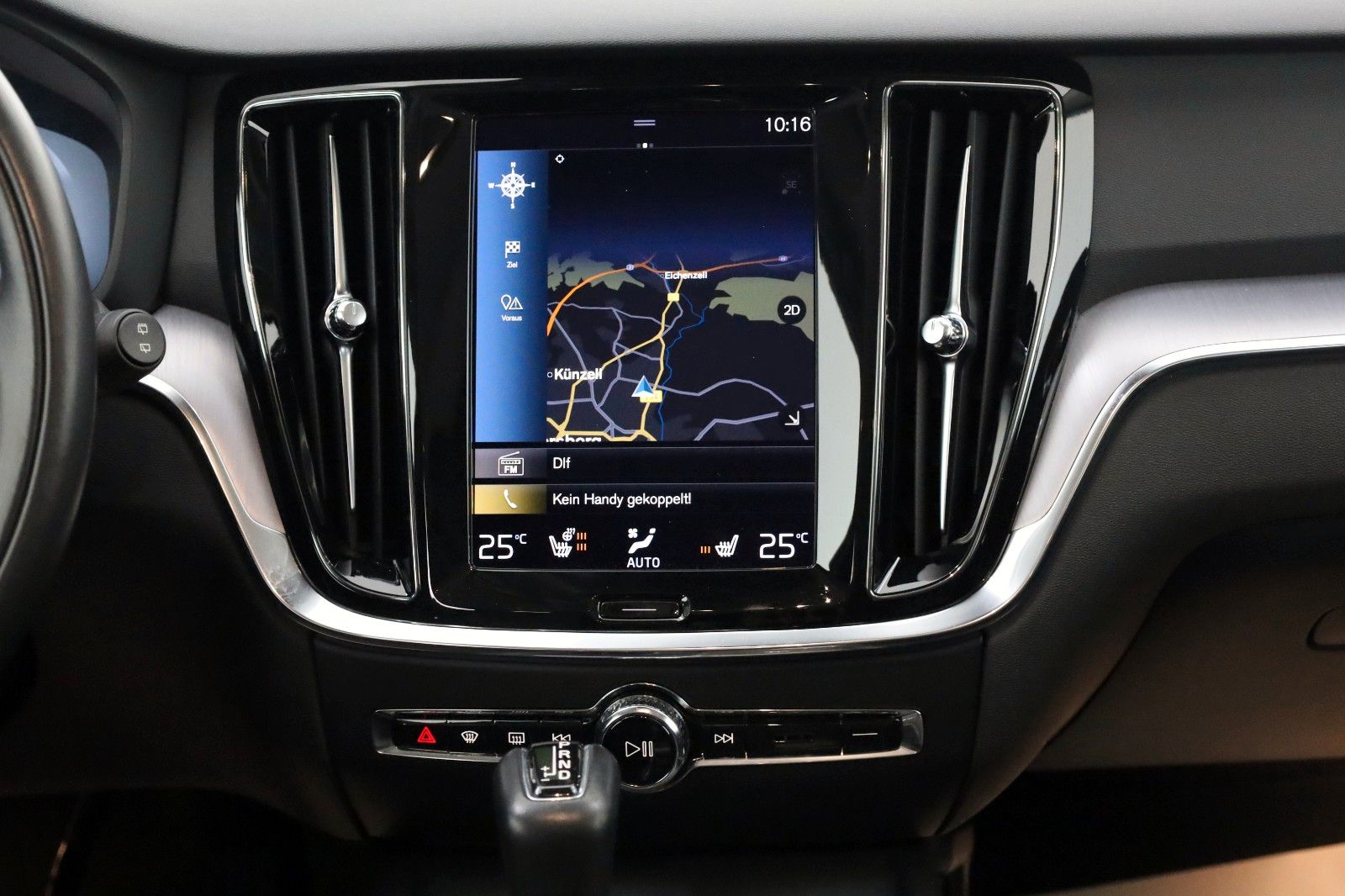 Fahrzeugabbildung Volvo V60 Momentum Pro,T.Leder,Navi,LED,SH,Kamera,DAB