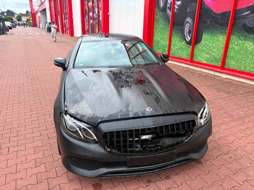 Image of Mercedes-Benz E 220