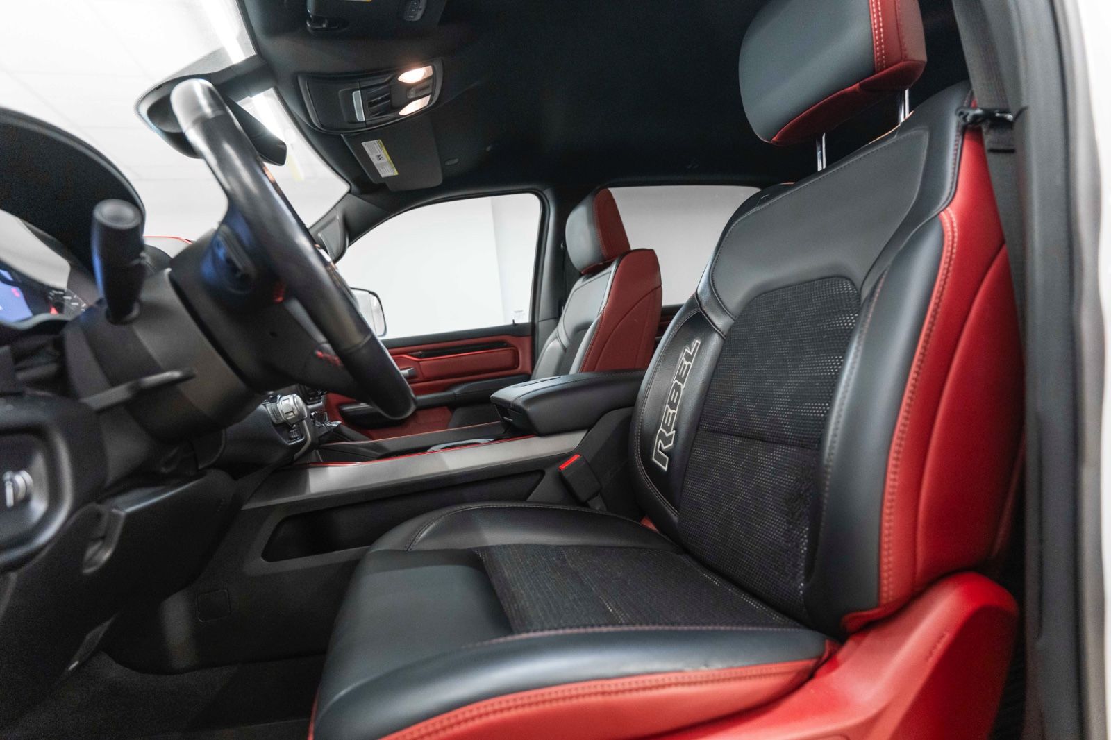 Fahrzeugabbildung Dodge RAM 1500 REBEL 5,7L CARPLAY KAM AHK M+S TEMPOMAT