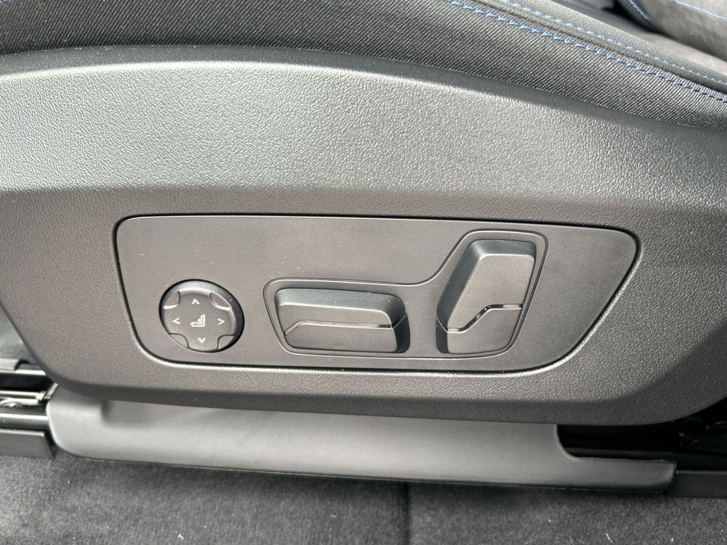 Fahrzeugabbildung BMW iX1 eDrive20 M Sport Pro Panorama Innovationspak