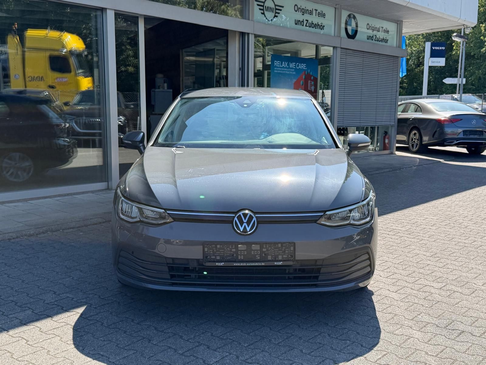 Fahrzeugabbildung Volkswagen Golf VIII 2.0d Life VIRTU+LED+NAVI+SHZ+ACC+PDC+