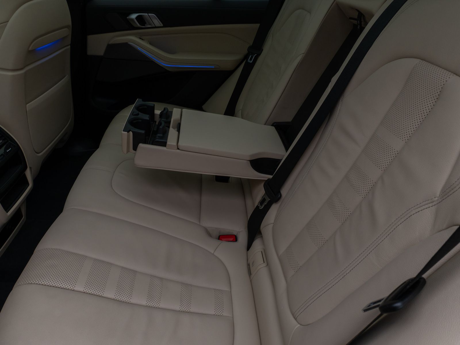 Fahrzeugabbildung BMW X5 M50d Panoram Laser 360°HUD DAB H/K AHK DisplK