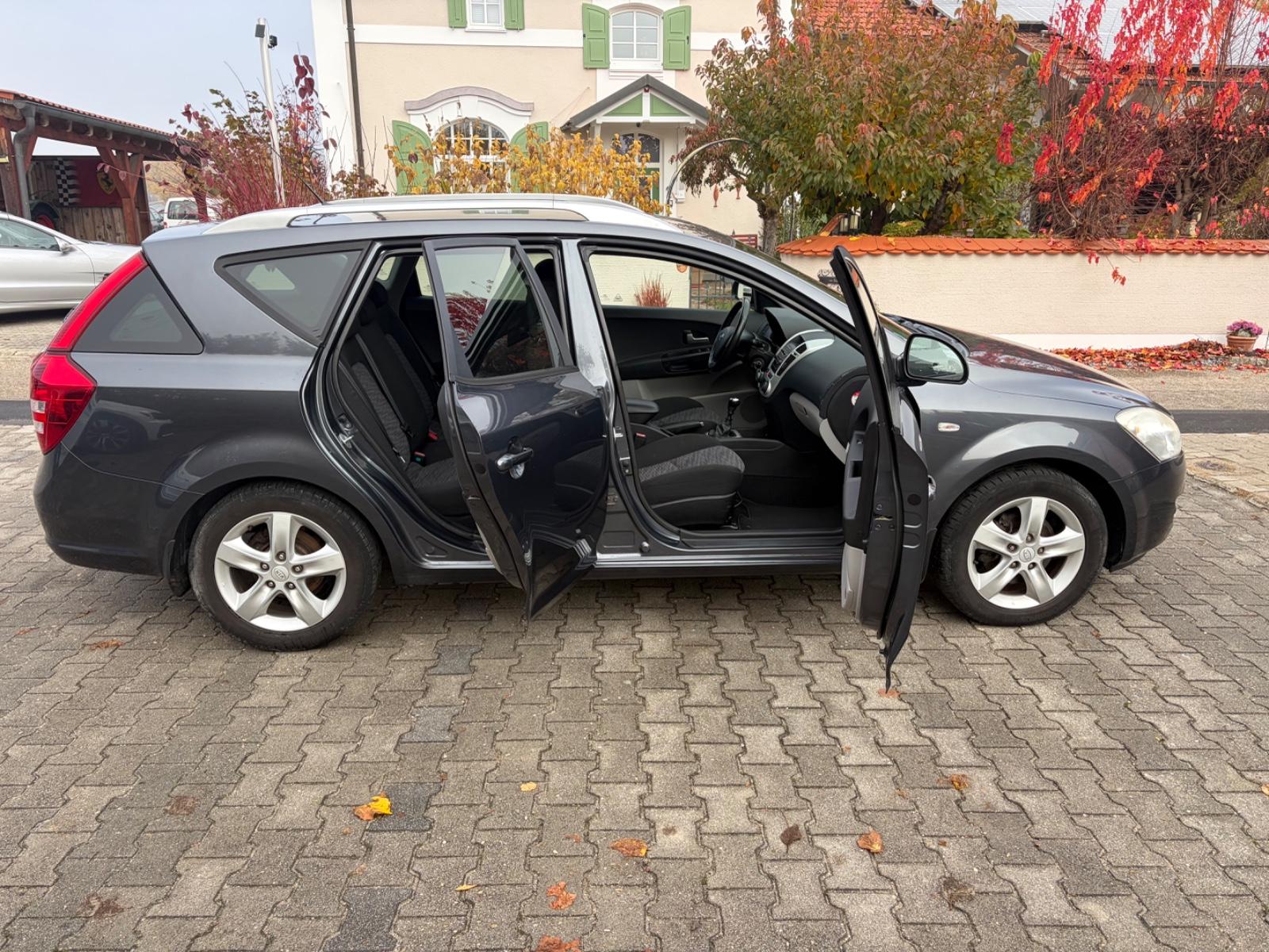 Kia cee'd 2010 — rear view