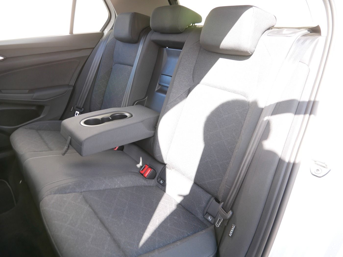 Fahrzeugabbildung Volkswagen Golf -VIII 1.0 Life NEU39T Standhz Kamera ACC SH