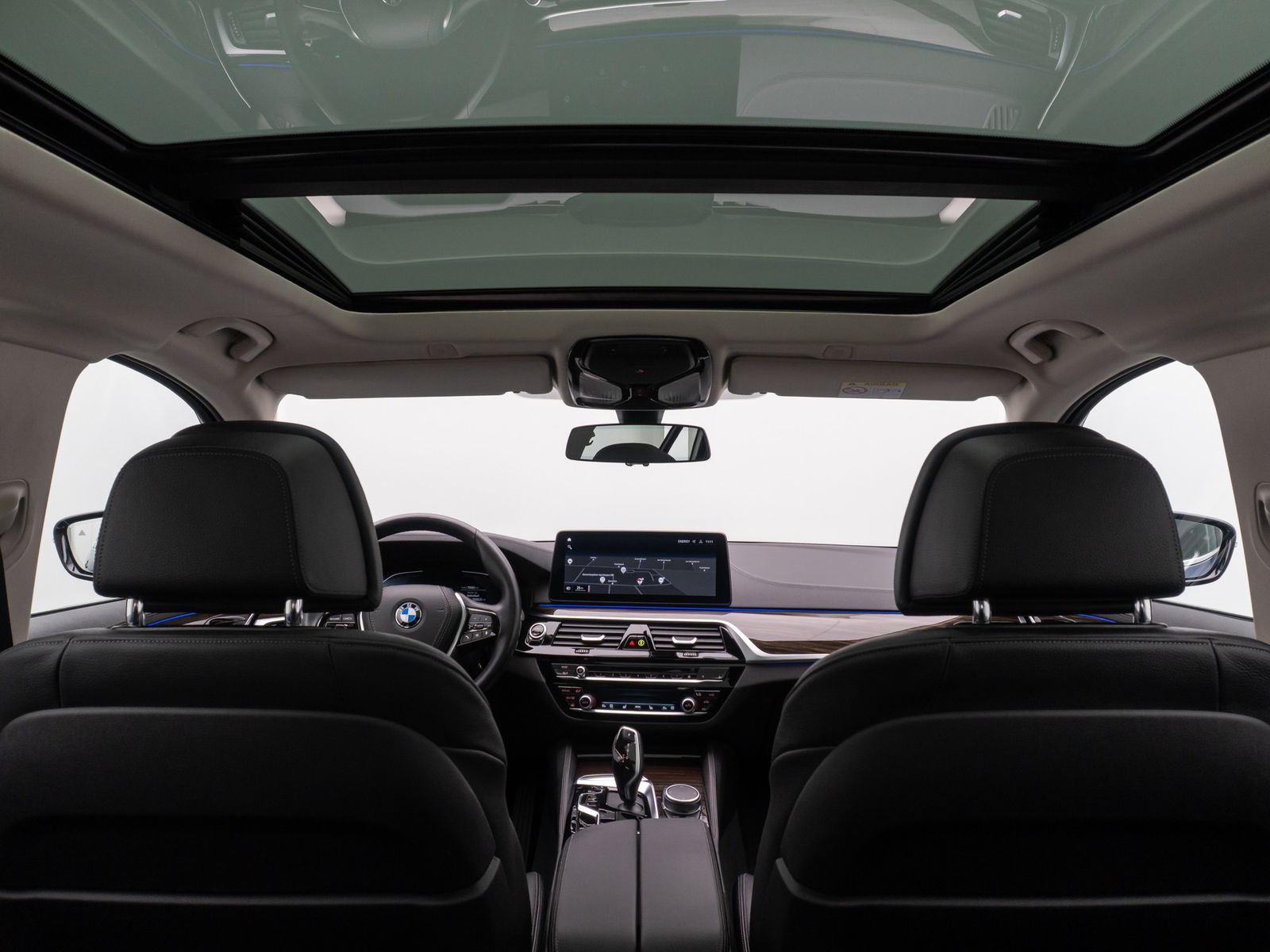 Fahrzeugabbildung BMW 520d Luxury Line HUD DAB Kamera HiFi Panorama