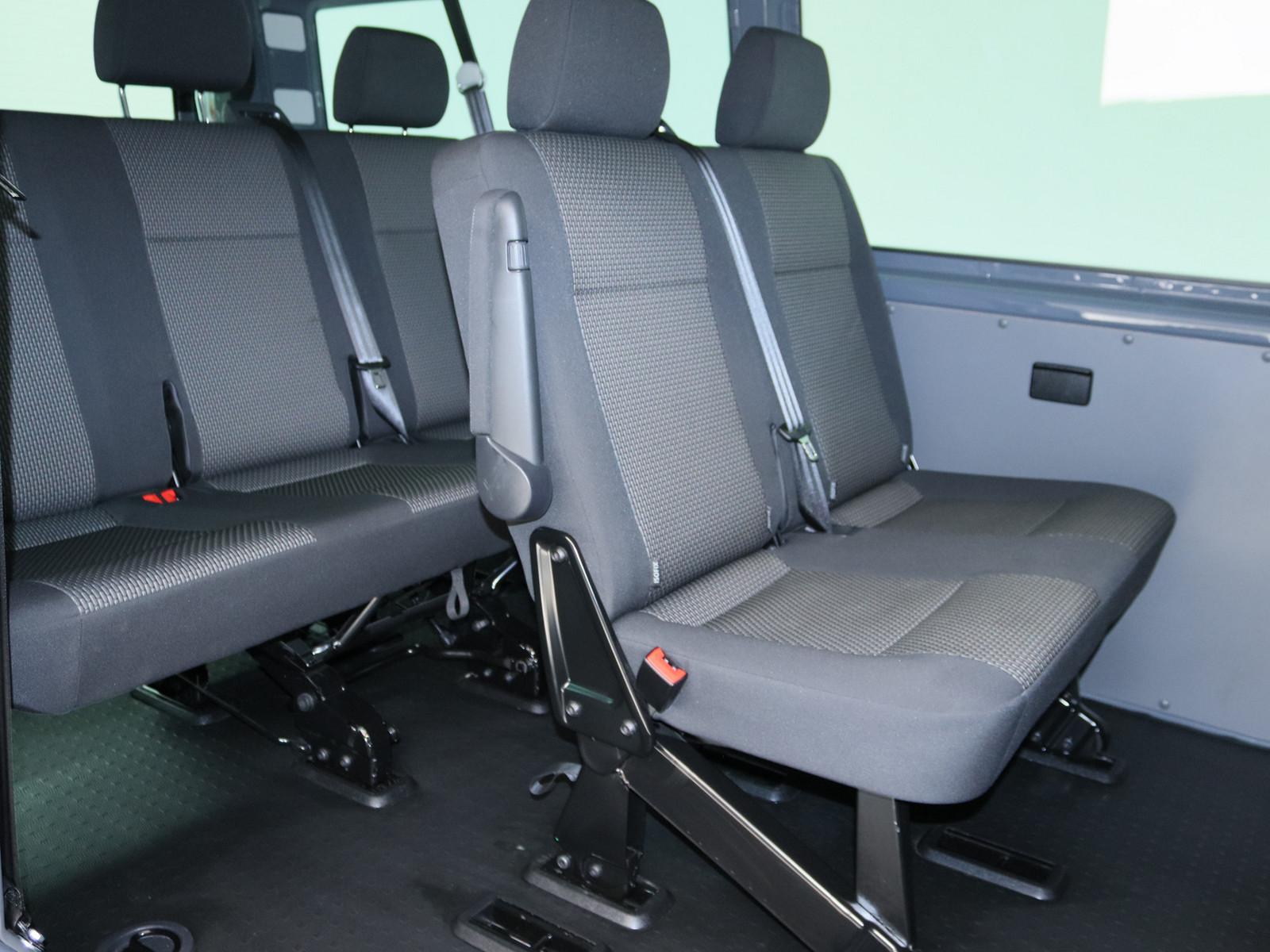 Volkswagen T6.1 Transporter Kombi 2.0 TDI lang FWD PDC