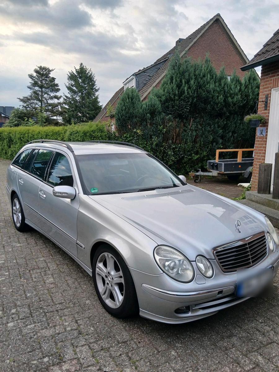 Mercedes-Benz E220 2006 — rear view