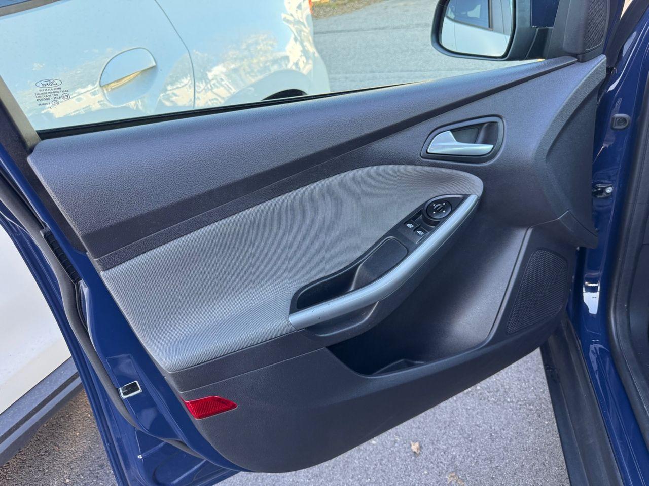 Ford Focus 2013 — photo 11
