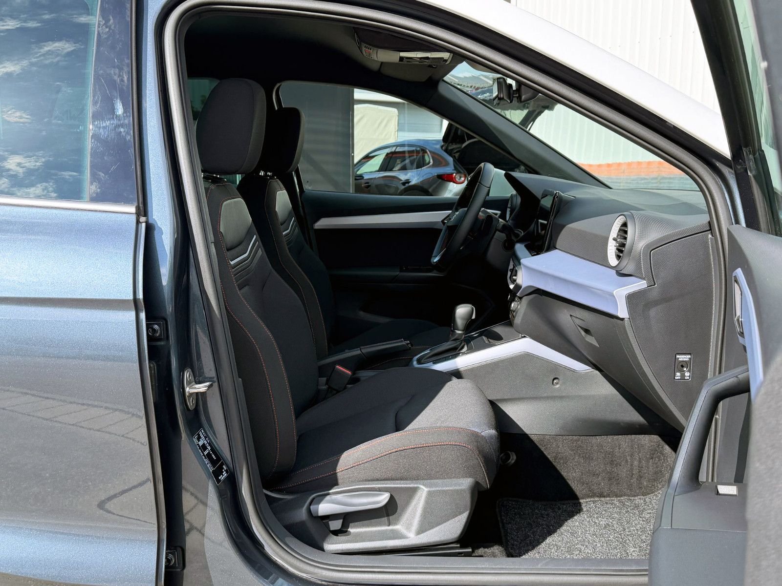 Fahrzeugabbildung SEAT Arona 1.0 TSI DSG FR ACC LED NAV KAM PDC SHZ