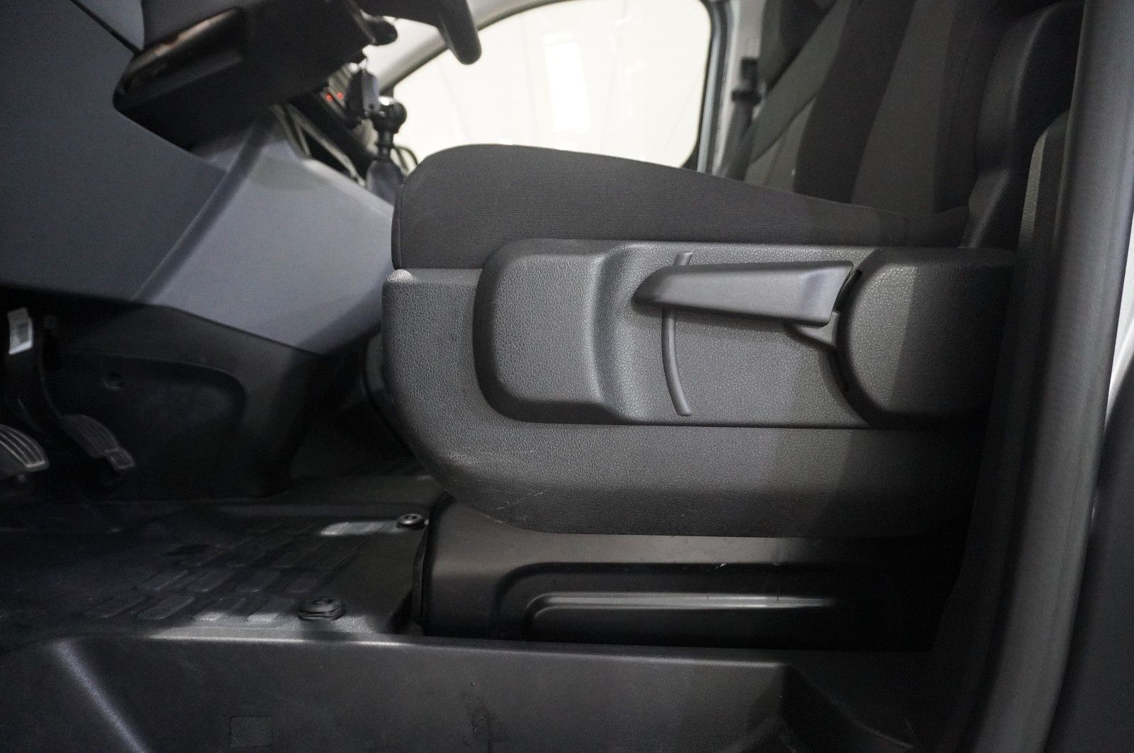 Fahrzeugabbildung Opel Vivaro C Kombi 2.0D "L" 9-SITZER NAVI/TEMP./DAB+