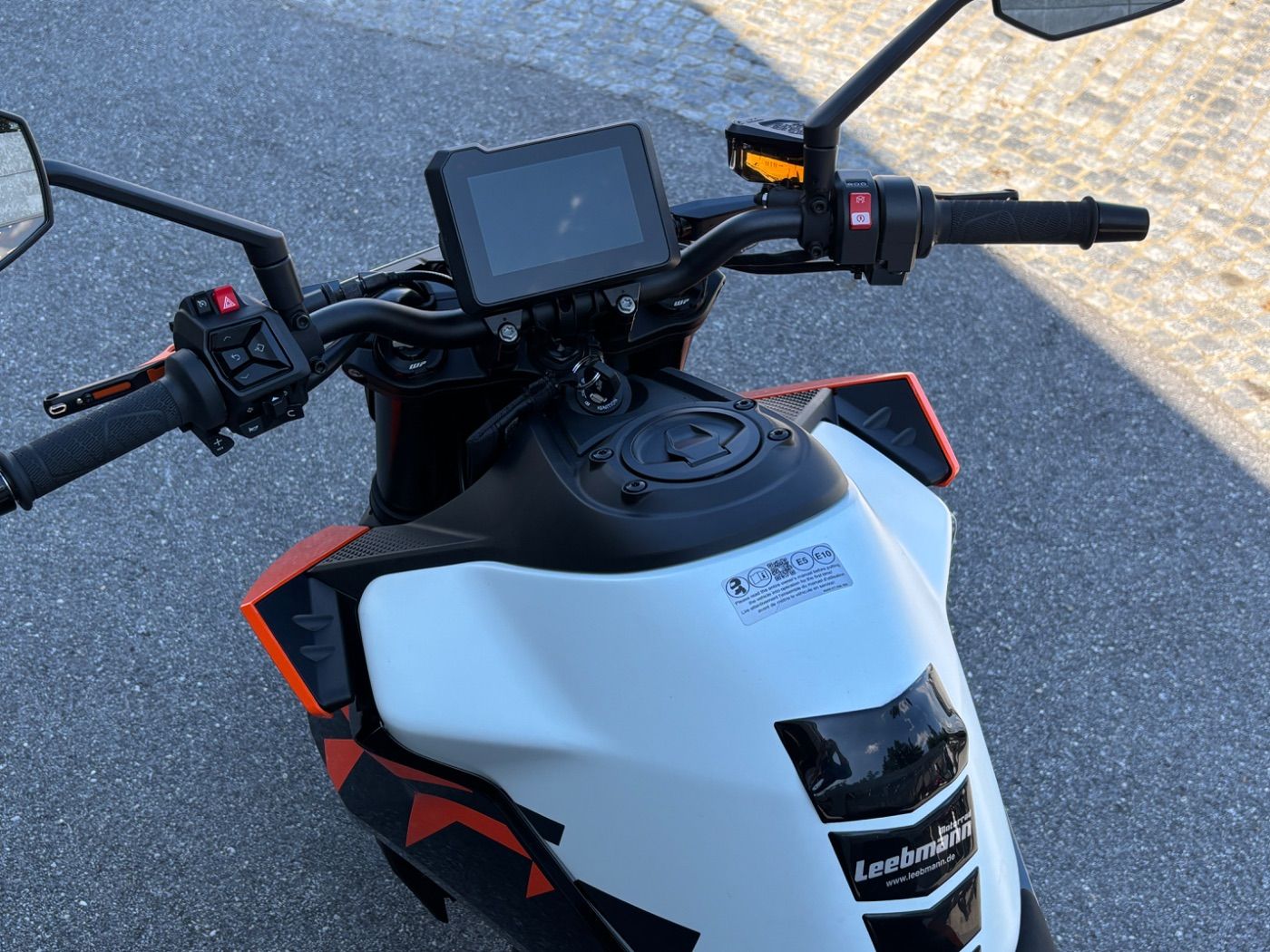 Fahrzeugabbildung KTM 990 Duke Modell 2026
