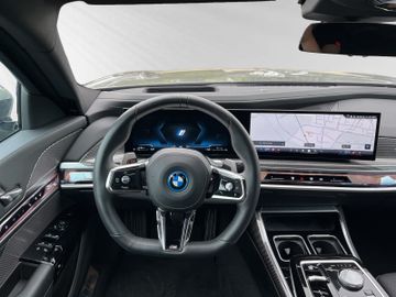 BMW 750 - 12