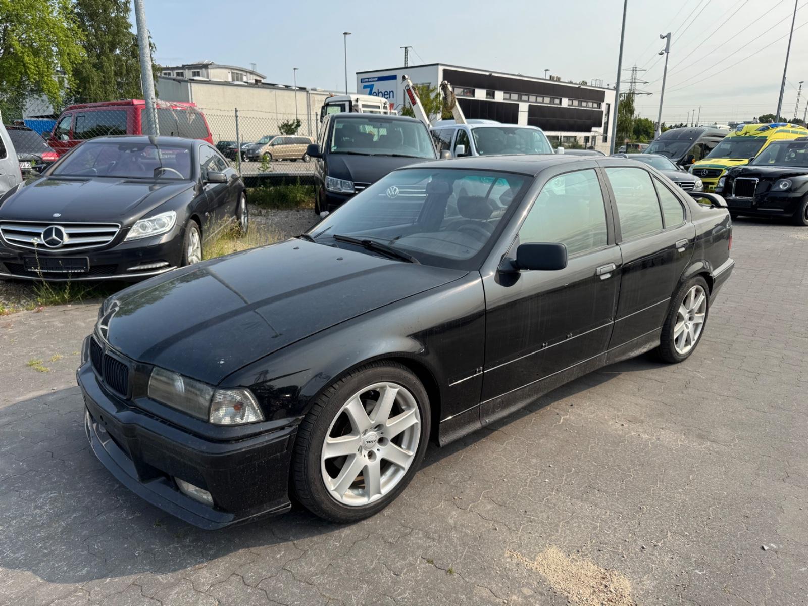 BMW 320i, Automatik, Schiebedach, M-Paket