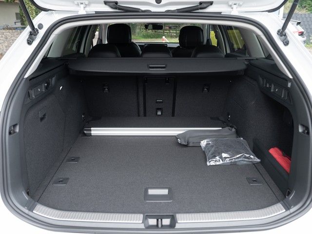 Passat Variant Business TDI DSG AHK 8-fach