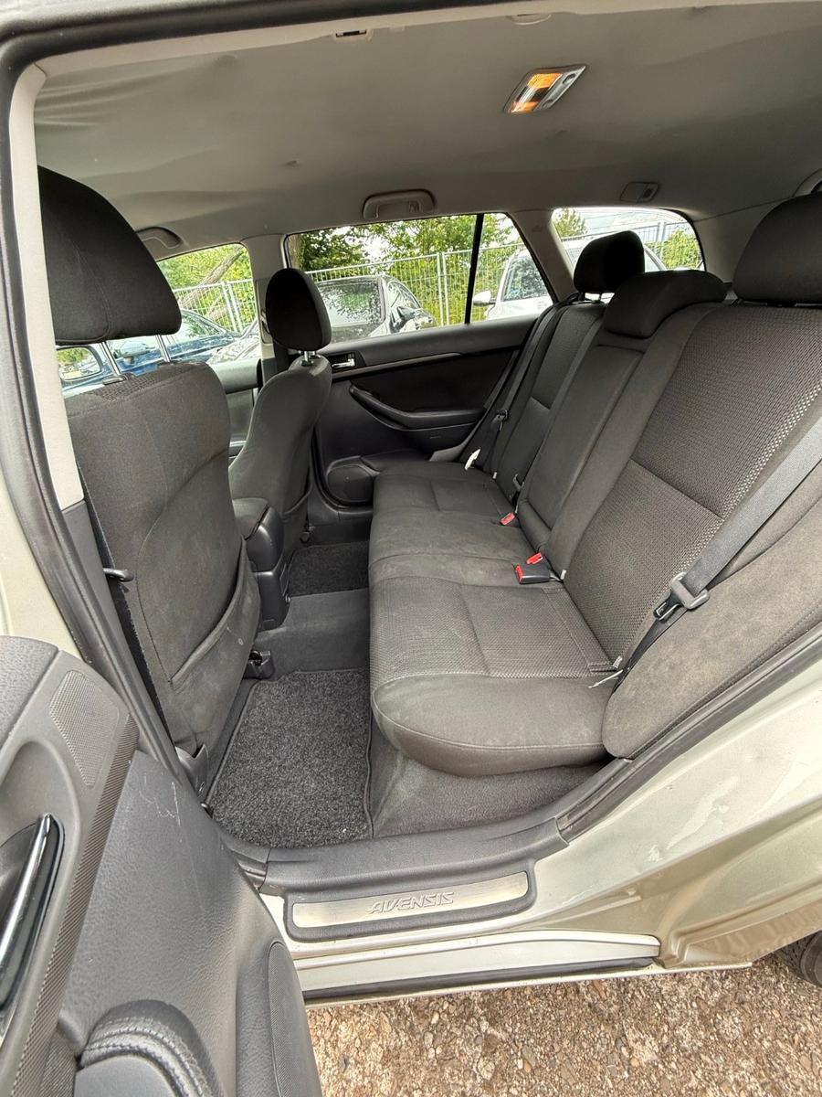 Toyota Avensis 2005 — photo 17