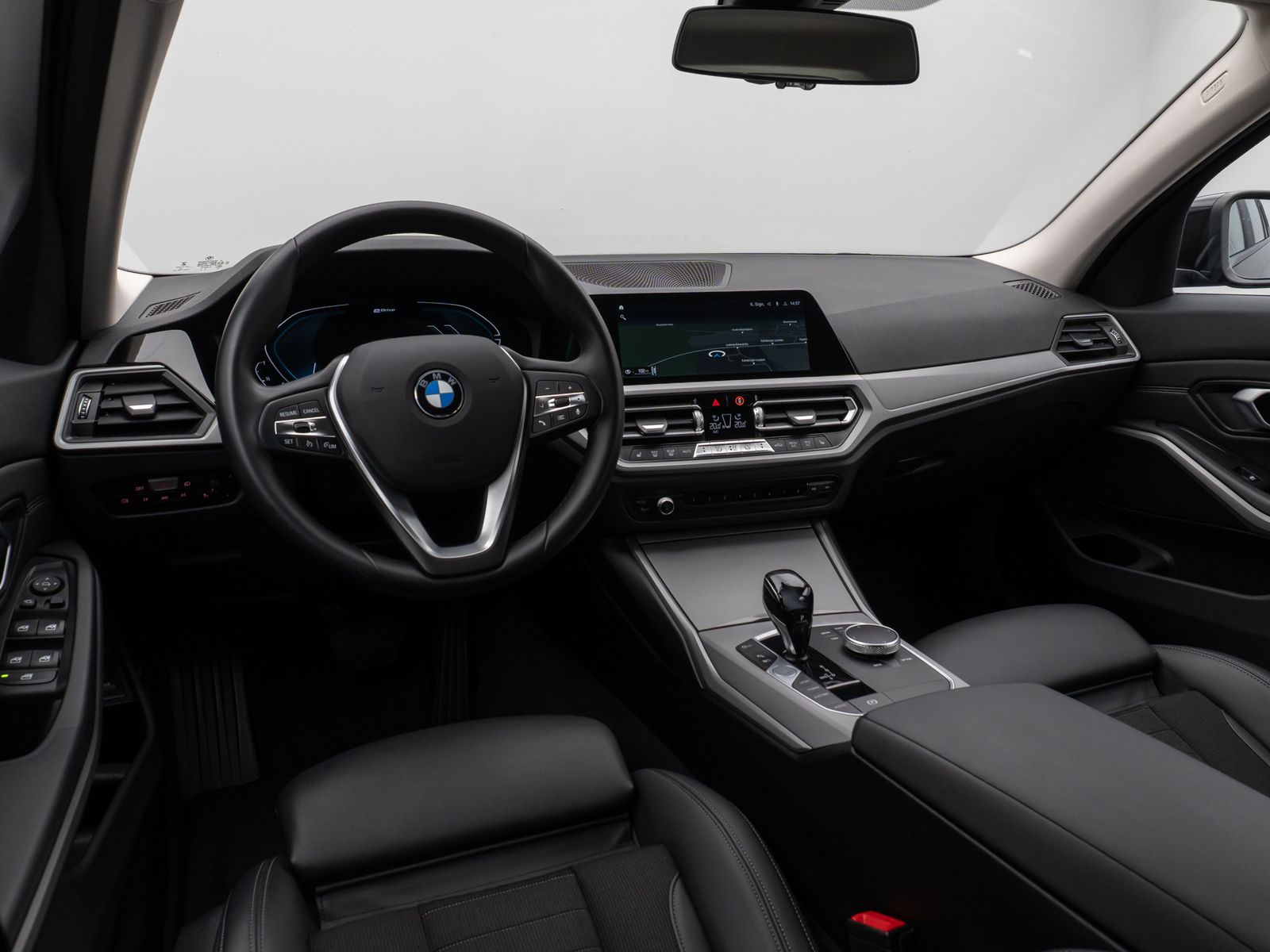 Fahrzeugabbildung BMW 330e Kamera DAB CockPitPr DrivAssis Alarm Sport