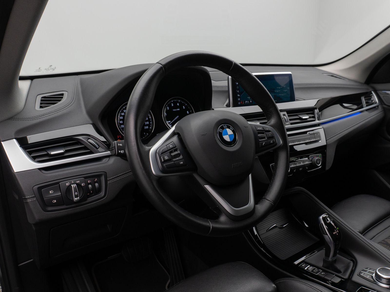 Fahrzeugabbildung BMW X1 sD18i xLine Kamera DAB HiFi DrivAssist Sport