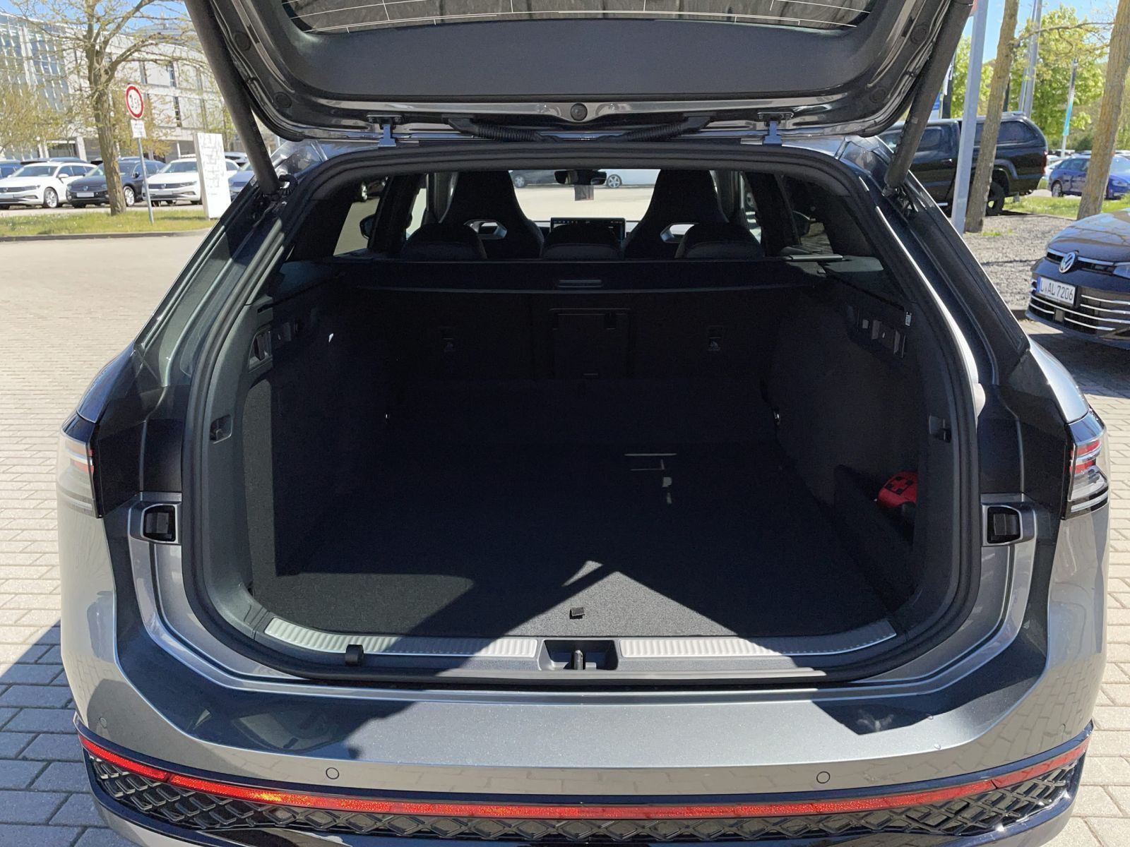Volkswagen Passat - Bild 12