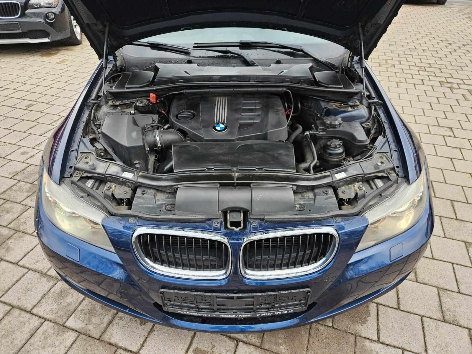BMW 320 2011 — photo 18