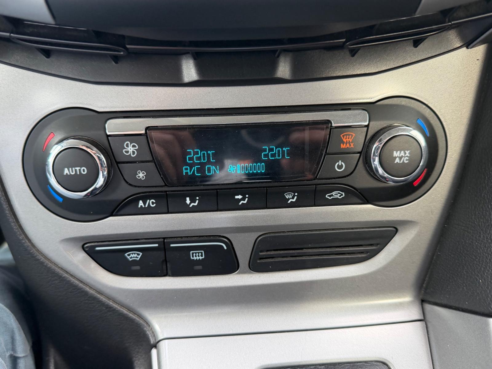 Ford Focus 2012 — photo 13