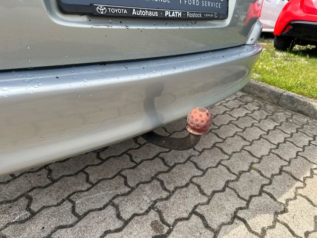 Toyota Avensis  1.8 Linea Sol