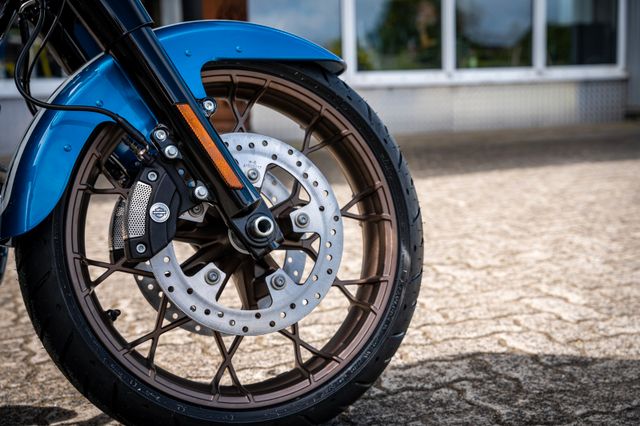 Fahrzeugabbildung Harley-Davidson ROAD GLIDE ST 117 MY23 FLTRXST FAST JOHNNIE