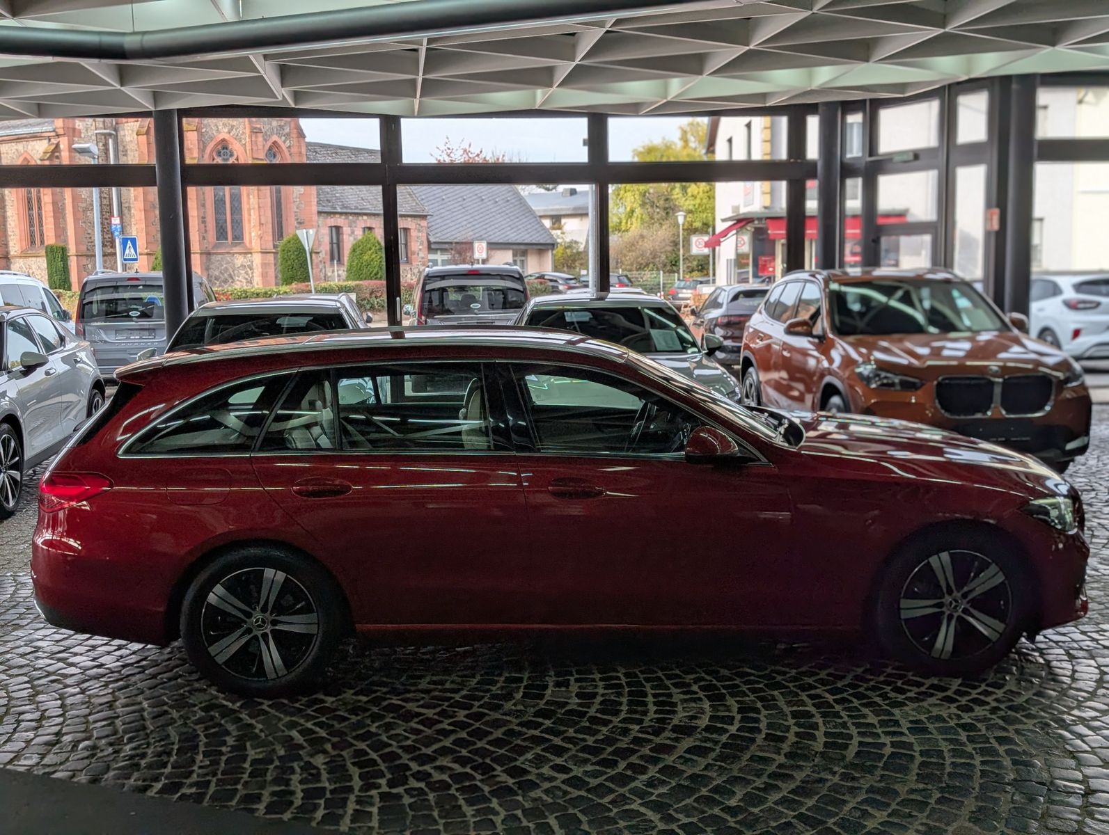 Fahrzeugabbildung Mercedes-Benz C 220 d T 2x Avantgarde LED AHK LEDER KAM 4x-SHZ