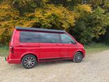 Volkswagen T6 California Beach - rote Volkswagen T6 California