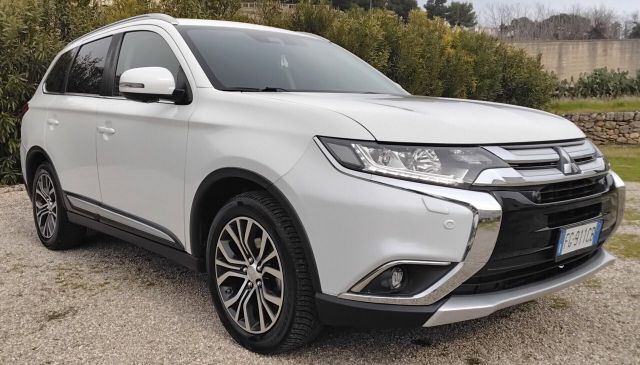 Mitsubishi Outlander 2.2 DI-D 4WD Diamont Plus A