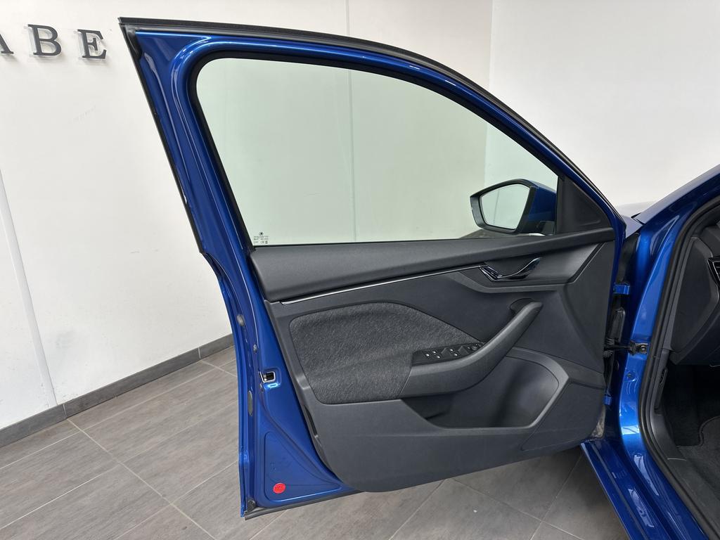 Skoda Scala 2023 г. Синий, пробег 46750 км