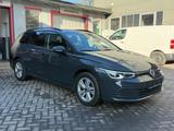 Volkswagen Golf 8 Var. 2.0 TDI DSG Life MATRIX+SHZ+MEMO+ACC