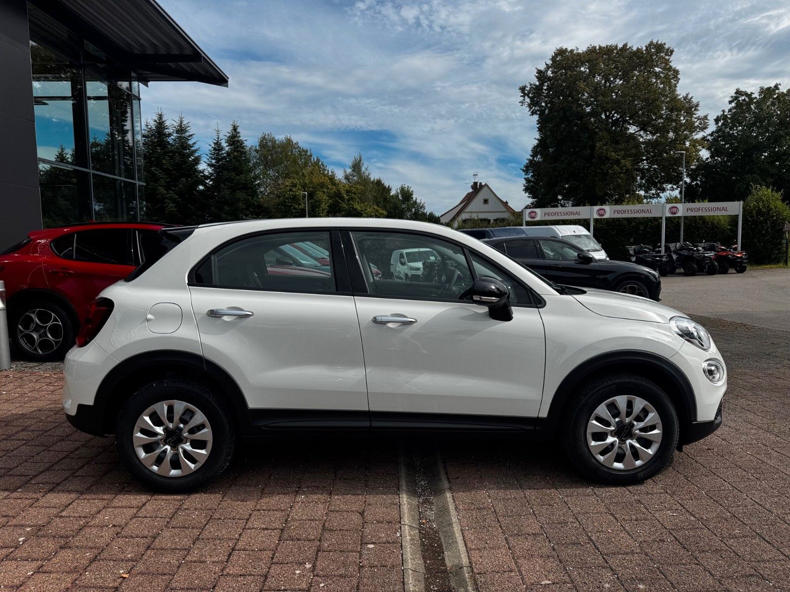 Fahrzeugabbildung Fiat 500X Automatik Kamera Carplay Klima Tageszulass.