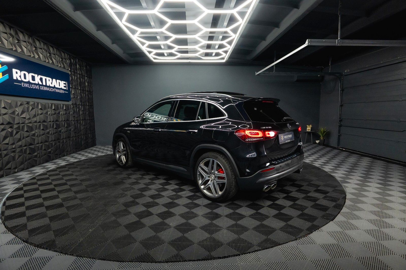 Fahrzeugabbildung Mercedes-Benz GLA 45 S AMG 4Matic | ACC | PANO | BURMESTER