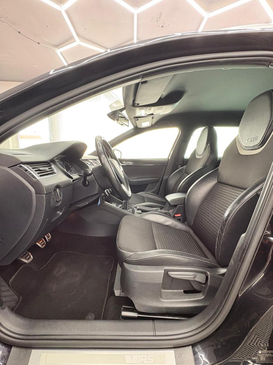 SKODA OCTAVIA COMBI RS 2.0 TSI 220ch BVM Pack sport Sièges chauffants Historique présent