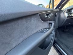 Fahrzeugabbildung Q7 55 TFSI quattro 7-Sitzer