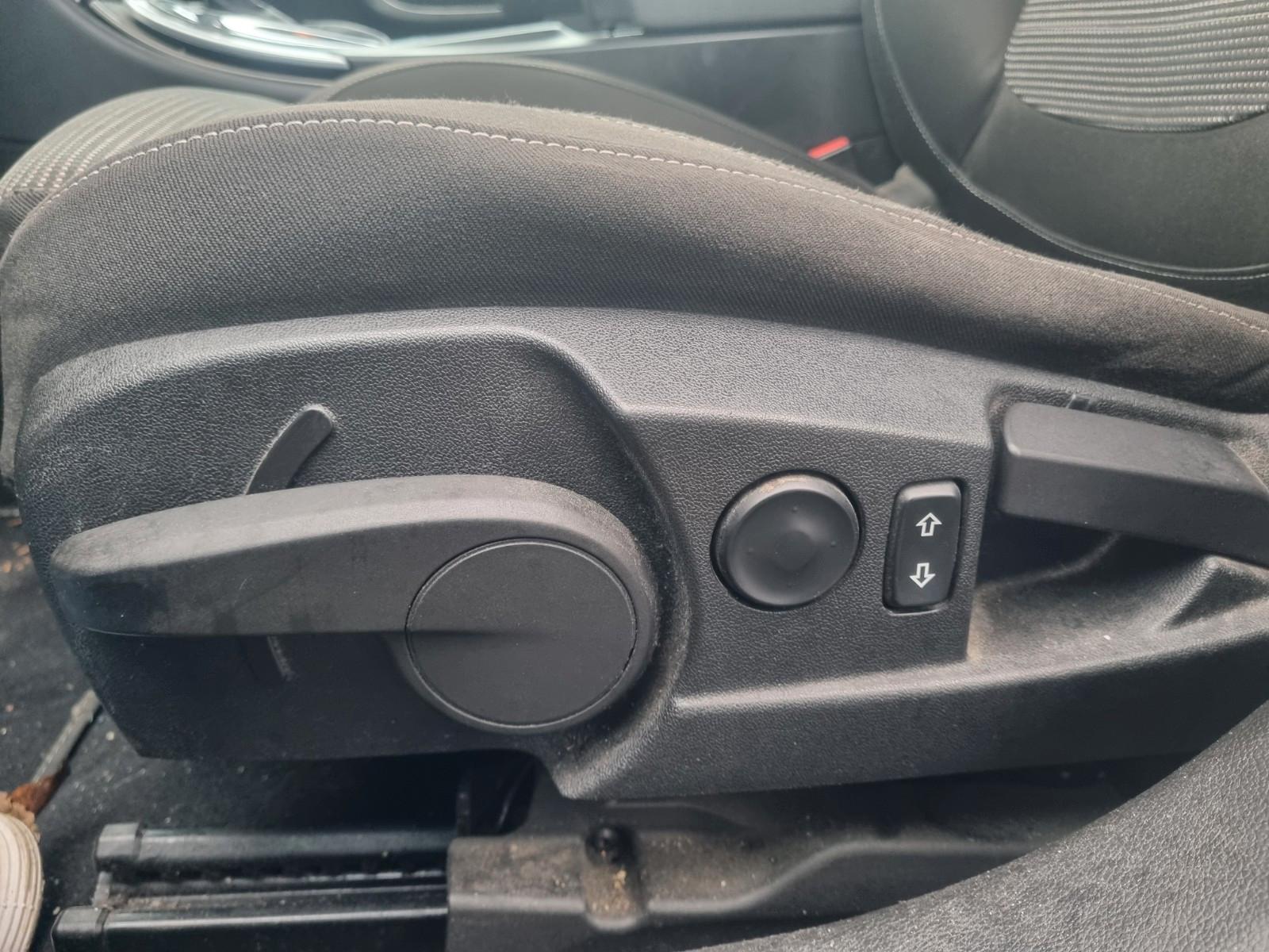 Opel Insignia 2010 — photo 23