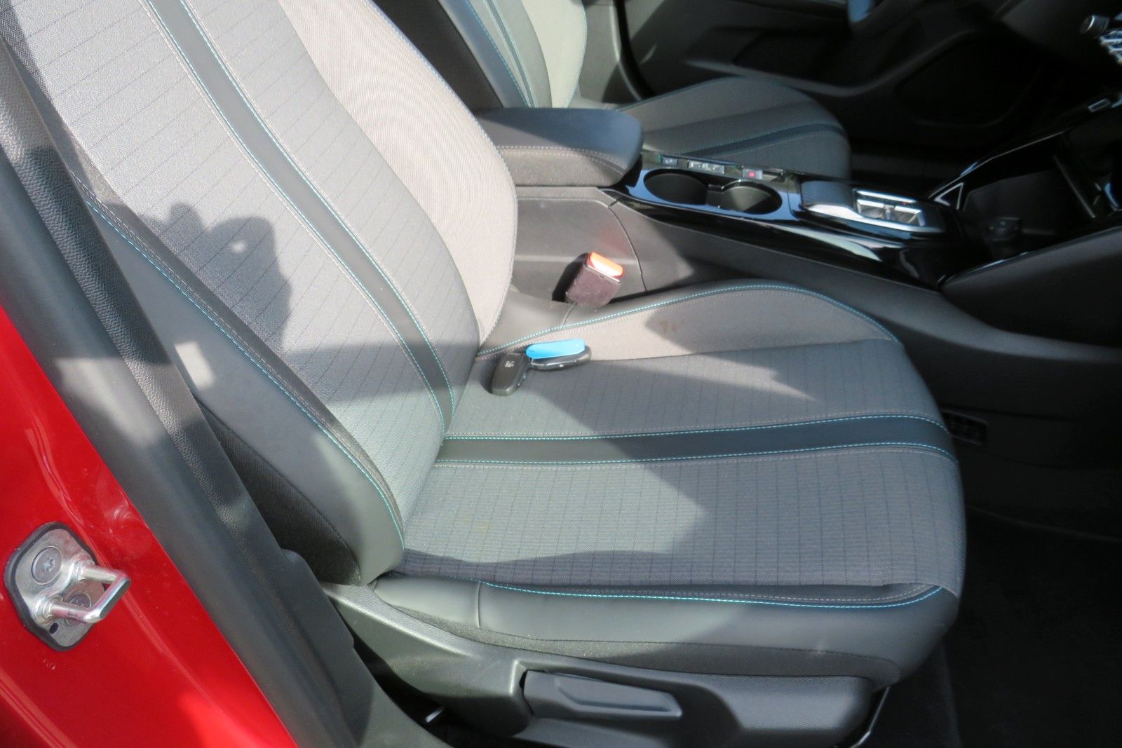 Fahrzeugabbildung Peugeot 2008 e- ALLURE NAVI GRA APP-CON SITZH. PDC 1.HD