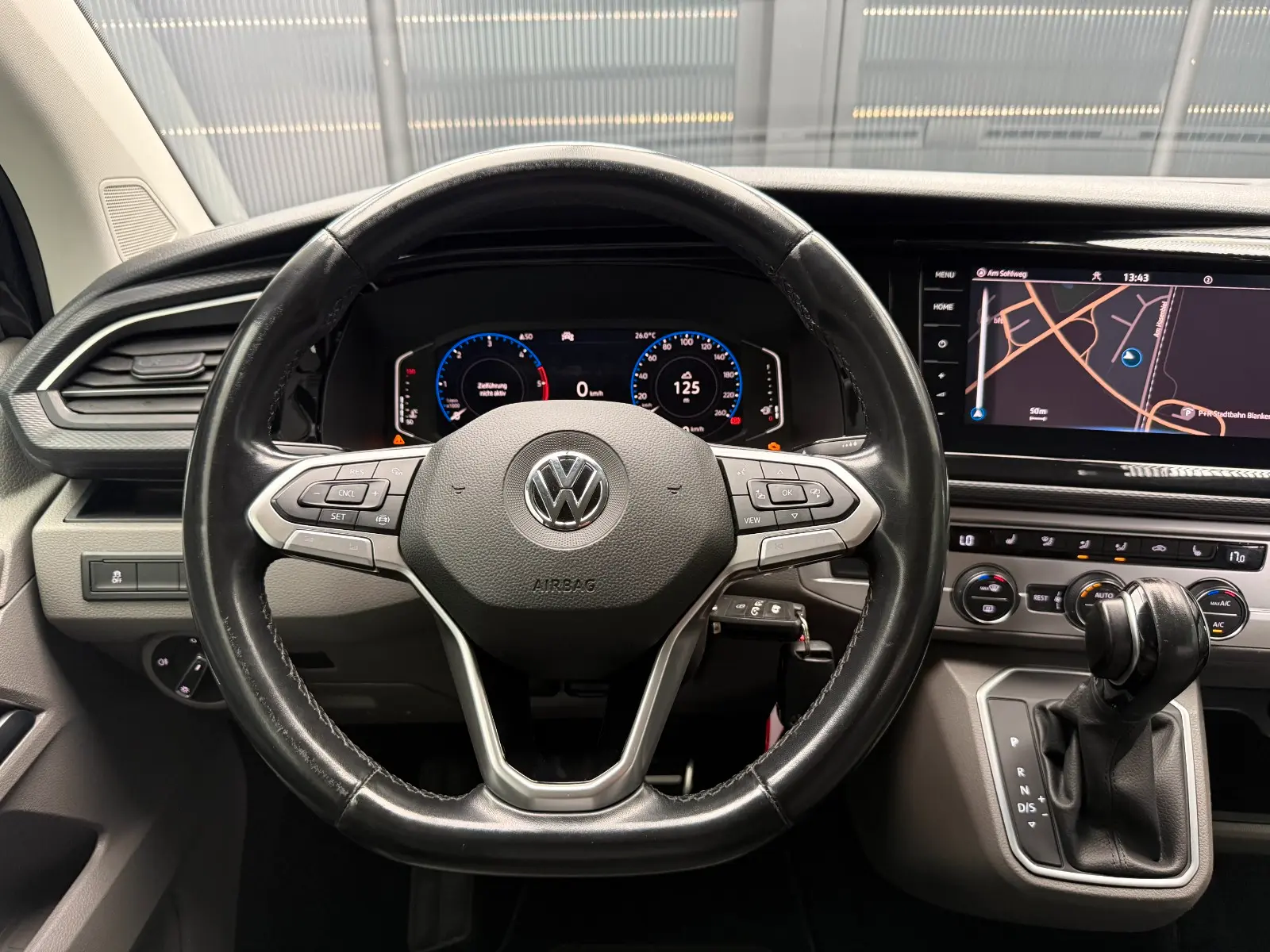 Volkswagen T6.1 Caravelle DSG Lang Navi Ahk 9sitz Rollstuhl