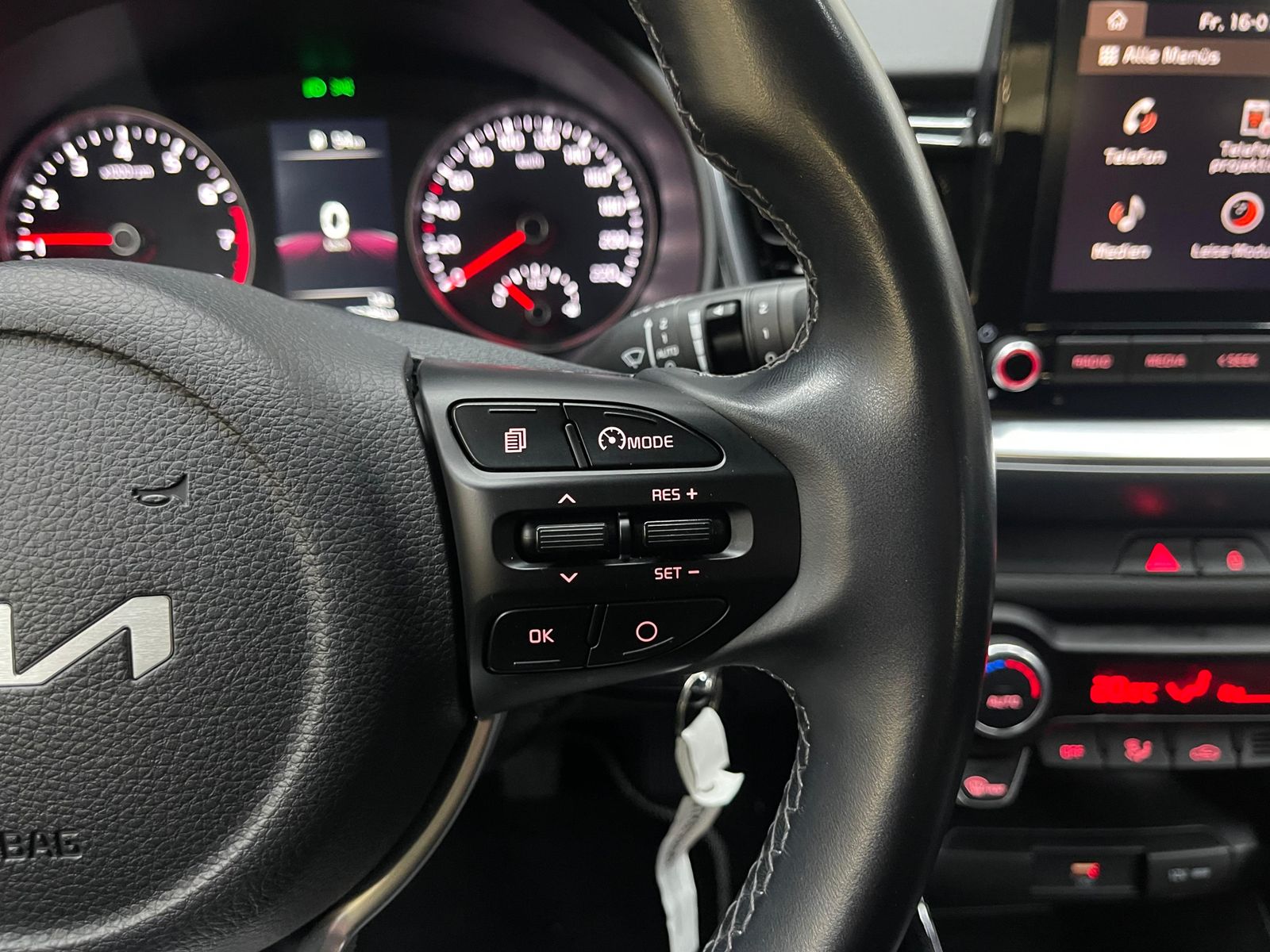 Fahrzeugabbildung Kia Stonic 1.0 T-GDI NAVI+KAM+PDC+MFL+TEMP+APPLE+DAB