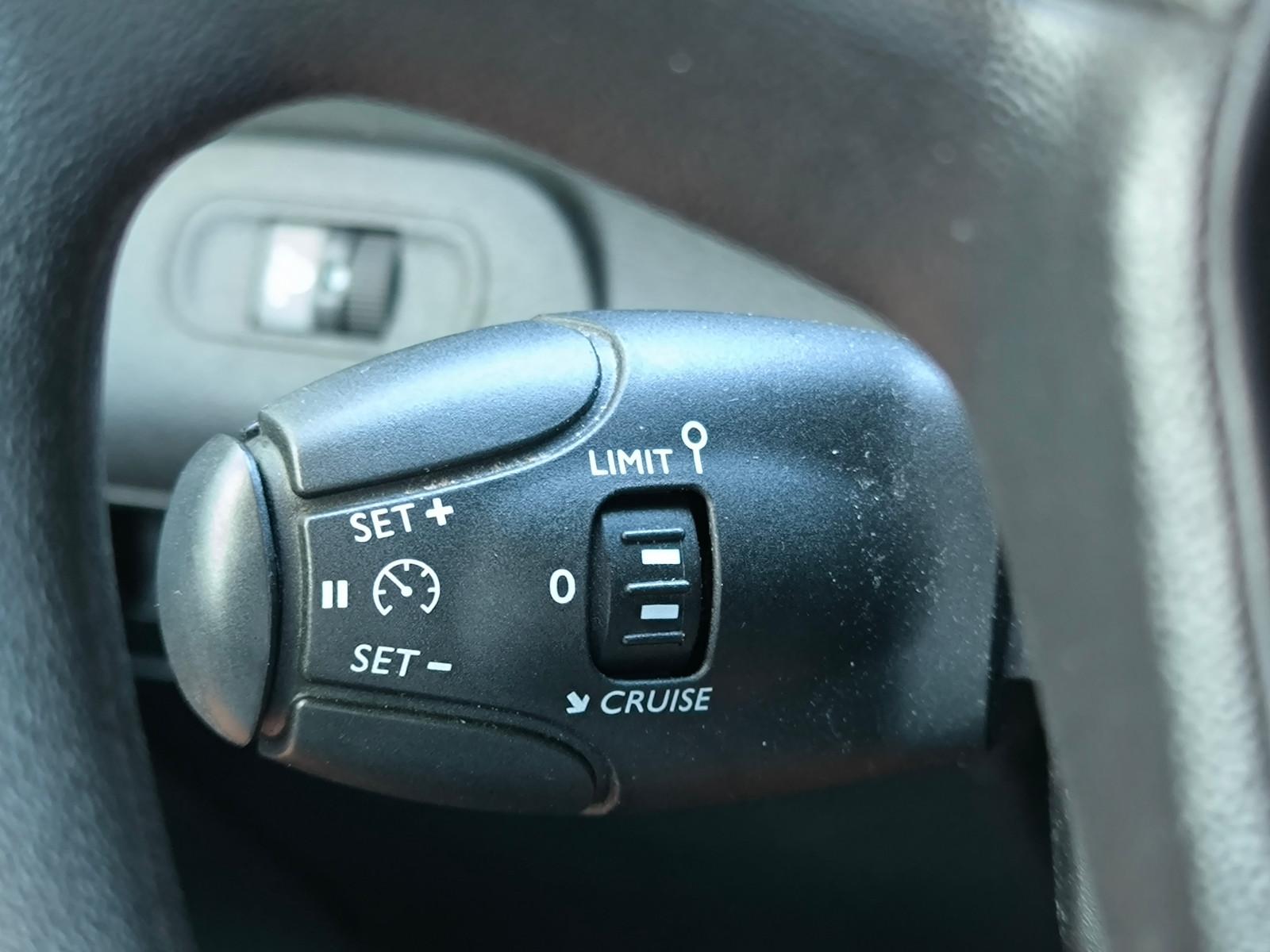 Peugeot Partner Premium L2 1.5 HDI*Navi*SHZG*PDC*Tempo