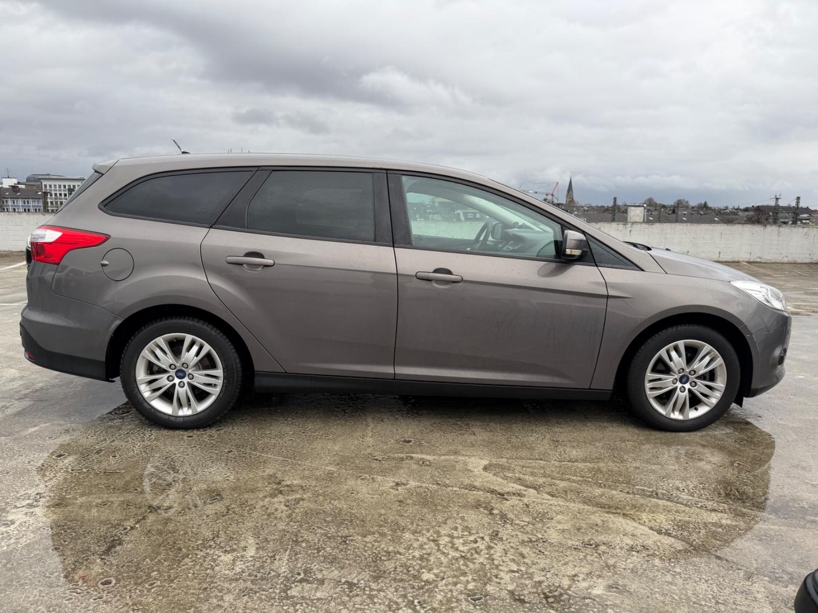Ford Focus 2012 — photo 5