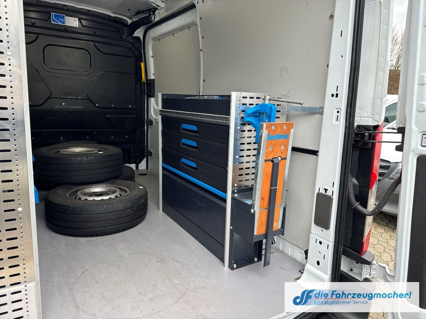 Fahrzeugabbildung Ford Transit Kasten Werkstatteinr. L2 3,5t Navi CarPl